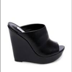 Steve Madden Tulip black leather wedge